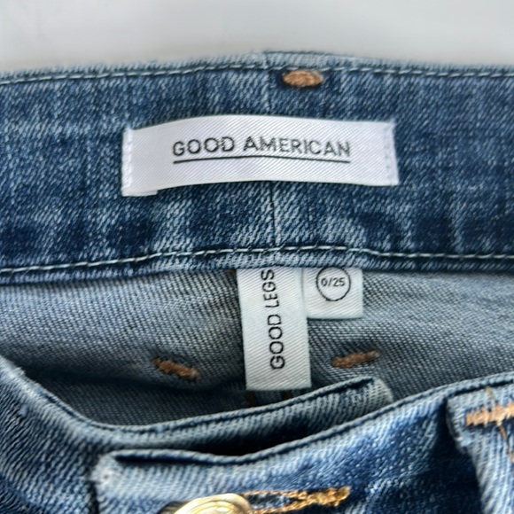 Good American Good Legs Blue 187 skinny jean w some distressing and zip closure - Picture 2 of 16